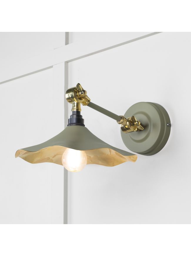 Smooth Brass Flora Wall Light in Tump